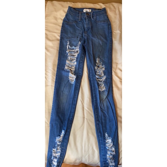 Distressed jeans - Picture 1 of 3